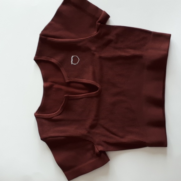 Peachy Bunz Stretchy Ribbed Cropped Workout Top - Picture 1 of 4